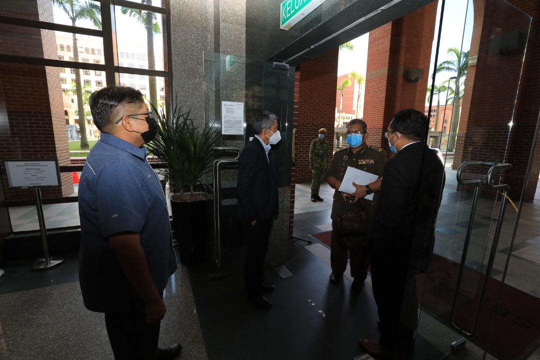 𝙎𝙀𝙎𝙄 '𝘾𝙇𝙊𝘾𝙆 𝙊𝙐𝙏' 𝙏𝙉. 𝙕𝙐𝘽𝙄𝙍 𝙈𝙐𝙎𝙏𝘼𝙁𝙁𝘼 :
Majlis ringkas tersebut disaksikan YBhg. Ketua Pengarah RELA dan pegawai2 kanan jabatan di Ibupejabat RELA, Putrajaya.🤲🏻👏🏻

<a href="/KDNPUTRAJAYA/">KDN🇲🇾</a> <a href="/dhzhamzah/">Hamzah</a> <a href="/IsmailSaid087/">DS Dr. Ismail Mohamed Said</a> <a href="/wandahlan/">Wan Ahmad Dahlan</a> <a href="/yahyakgc/">Yahya Sulaiman</a> <a href="/SazaliZin/">Mohd Sazali Mohd Zin</a>