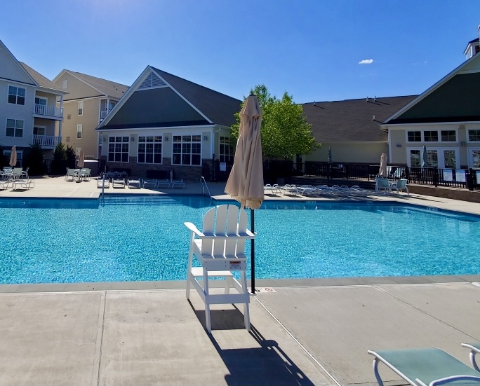 Blue skies &amp; blue pools make for summer fun 
.
Courtesy of Edison, NJ
.
#summeriscoming #summerdays #pooldays #pool #americanpool #lifeguard