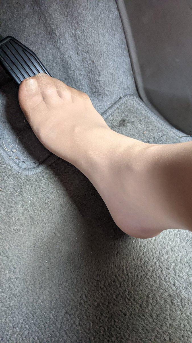 Uzivatel こけしちゃん Na Twitteru 運転中したり外回りしたりで 今日もめちゃ疲れたぁ パンスト蒸れ蒸れの濡れ濡れでございます Line新しくしたからこっち登録してコメントくださぁい T Co Ey13nceo0v 足フェチ 足裏 つま先 パンスト