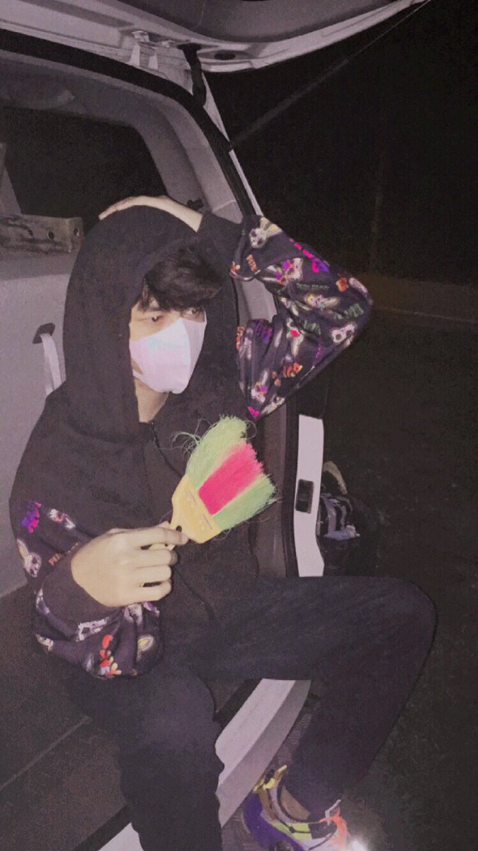 gaya andalan kalian kalo pas foto apa?

me😭: