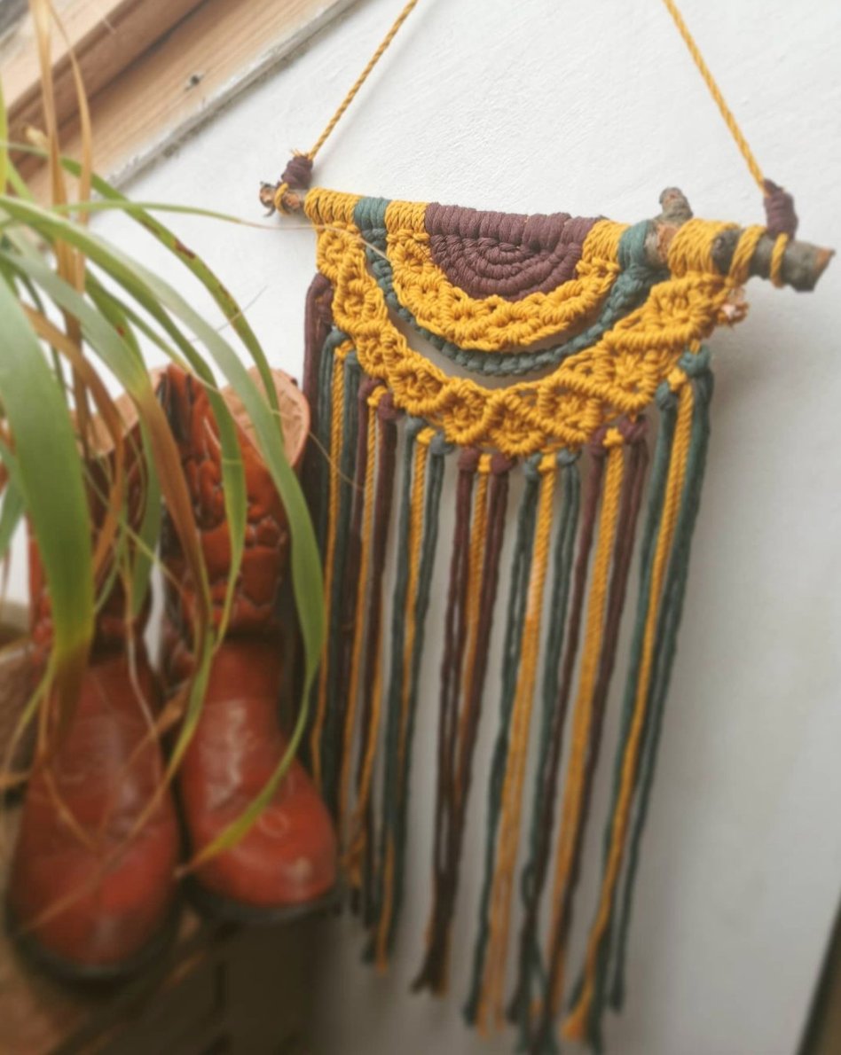 RagsToRichesGLA's tweet photo. You know all the #plant hangers and #boho bunting you keep lusting after on Instagram? Did you know they're made using #macramé?Luckily we have the fantastic macramé maker Sofi coming back to teach her first Monday Macramé Club!

Take a look: https://t.co/SVPvEL7VP5 https://t.co/P7qF6paLhd