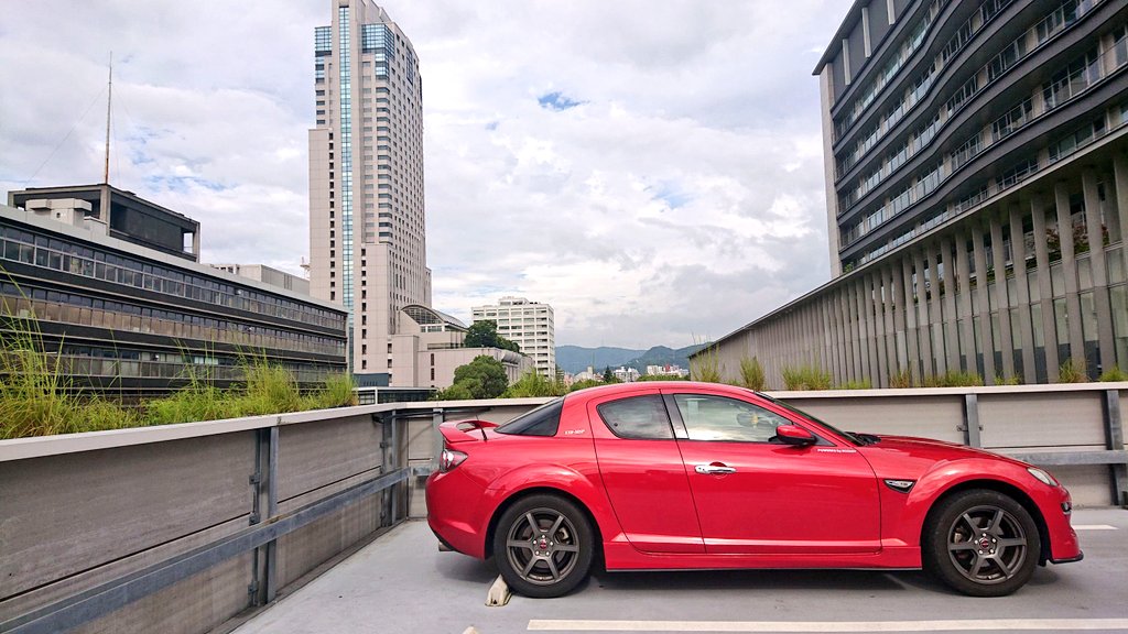 SHiNE0503kouki's tweet photo. 全く同じ場所、同じアングルで、ホイール違いをﾊﾟｼｬﾘ! Σpω･´)
#RX8
#RAYS #57C6
#OZ #FormulaHLT https://t.co/HFIeXG6tdm