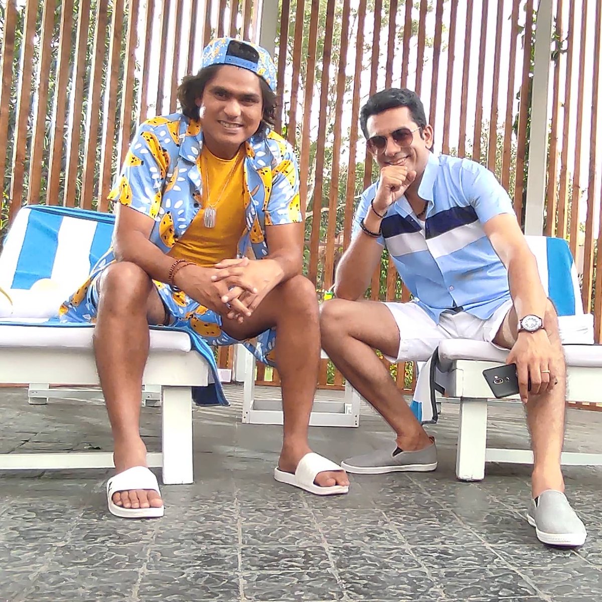 alokpandit204's tweet photo. Coming soon
Ramesh Hitesh adfilm series part2✌❤❤
#Rameshhitesh #alokpandey #kuunaalkumar #artemedia #fun88 #darensammy #actor #shoot https://t.co/x2jSW2cpLh