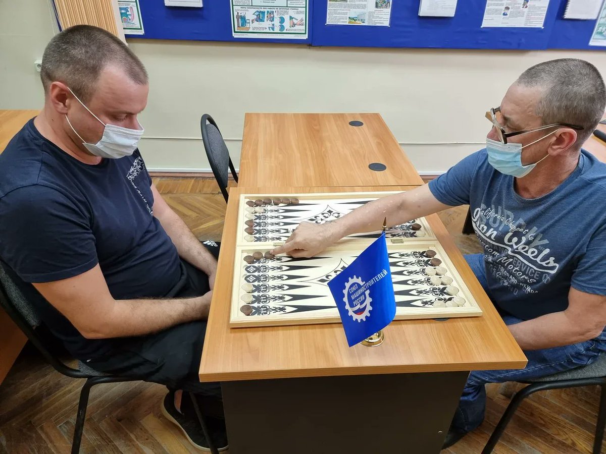 1 июля Тульское региональное отделение "Союз машиностроителей России" совместно с АО "Тулаточмаш"провели турнир по нардам. Соревнования прошли с соблюдением требований Управления Роспотребнадзора по Тульской области. В них приняли участие 22 человека. 
#СоюзМаш #СоюзМашТула