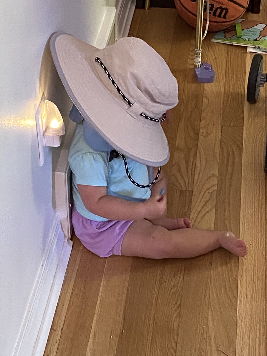 bmeyer2014's tweet photo. @PasatiempoGolf my 1yo daughter doing her best logo this morning. Looks like I need to plan a trip https://t.co/XHw3jfw3dT