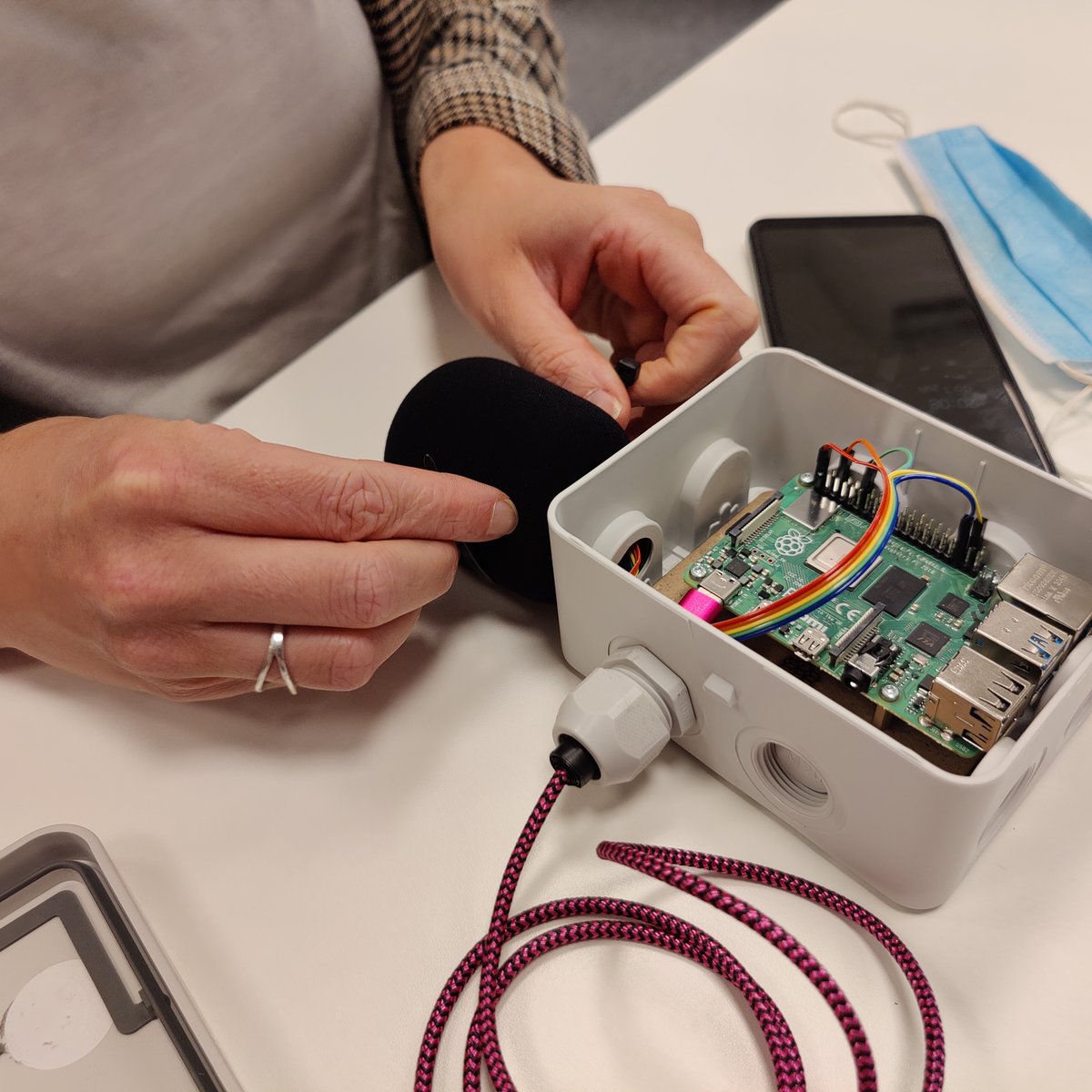 Een paar foto's van onze "klankentappers"-workshop met @imecCoT. Meer info over onze sensoren voor omgevingsgeluid vind je hier: imeccityofthings.be/nl/projecten/h…