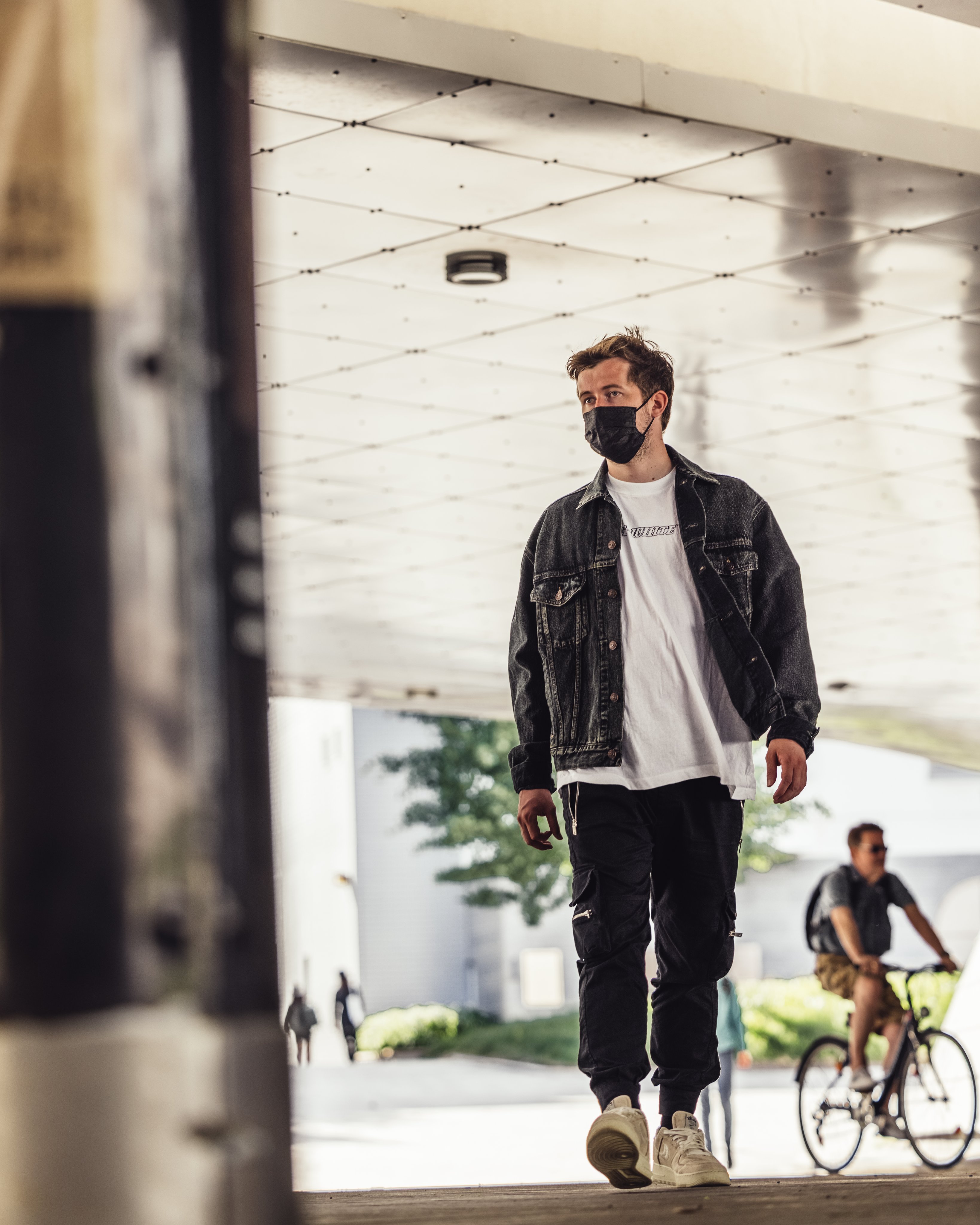 Alan walker shop sneakers
