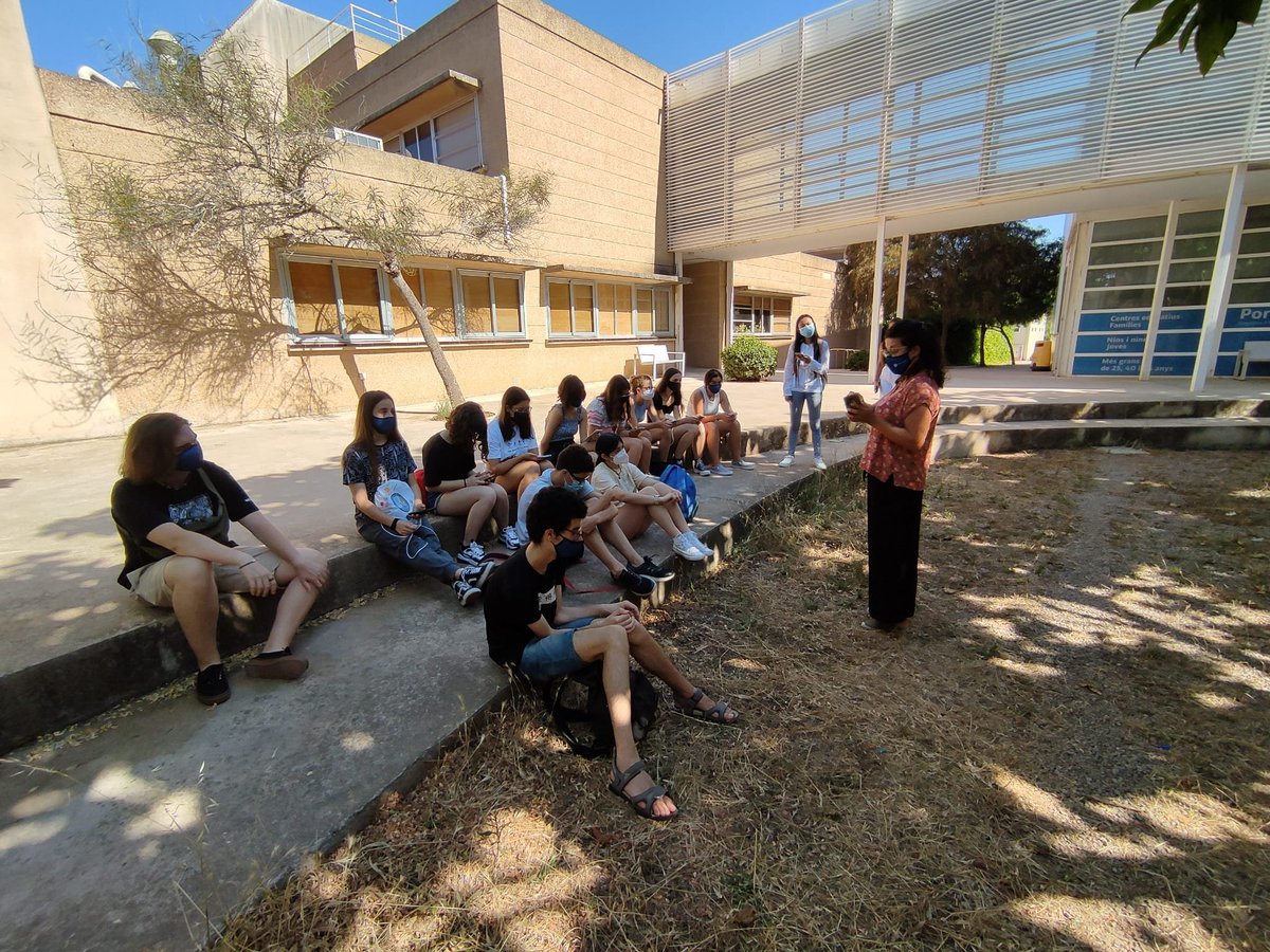PortUIB's tweet photo. @UIBuniversitat Avui acabam els campus d'estiu #SeràsUIB.
L'alumnat ha participat a tallers relacionats amb @GeografiaUIB 🌏 #LlenguaiLiteraturaEspanyoles✍️, @BiodiBal_UIB🌱 i #SmartUIB
👉https://t.co/OMWS65VrMt https://t.co/77WUe0cxBO