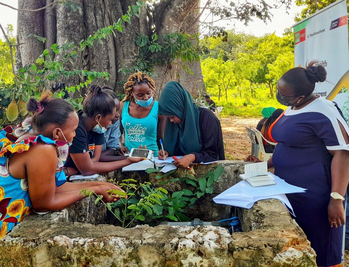 SaneyAdan1's tweet photo. #AGYWTraining A girl child is a pride and a future of the nation. It is through initiatives like Angaza Youth Initiatives where young girls with dreams become women with vision.#Girl Child Empowerment. #HerVoiceFund.Much appreciation @AngazaKilifi. https://t.co/hxGUvMVFgp