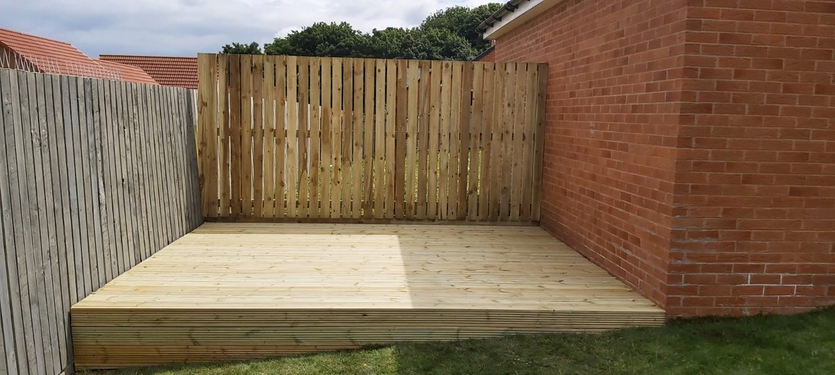 firth_fencing's tweet photo. Check out this before and after of a decking and fencing project we have recently completed. 👍 https://t.co/EYFvvgqEZ1