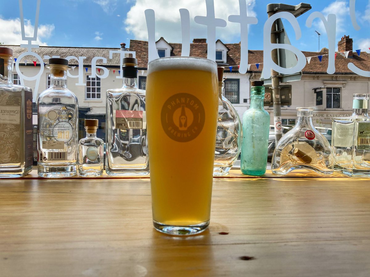 MyMarlowUK's tweet photo. Love this spot in @CraftyTaproom .. we can keep an eye on the High Street for any possible news stories… well that’s our excuse 😂. So .. in short, we are working really!
#marlow #mymarlow #workingfrompub https://t.co/SbnbJVKAaK