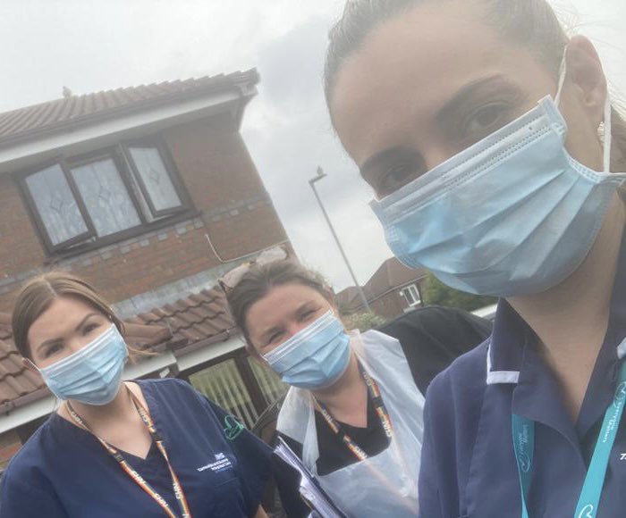 Amazing joint working between <a href="/CommunityIuct/">IUCT Community</a> and <a href="/CareExtensive/">Extensive Care</a> to rapidly respond to a deteriorating patient and safely transfer them to A+E for medical intervention <a href="/rachelbrown09/">Rachel</a> @MIchaelaFletch and Katie #teamwork #integratedcare #communityrapidresponse