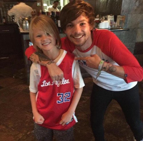 LT_throwback's tweet image. Today in 2015 (july 2) Louis was in Los Angeles with Briana’s brother.