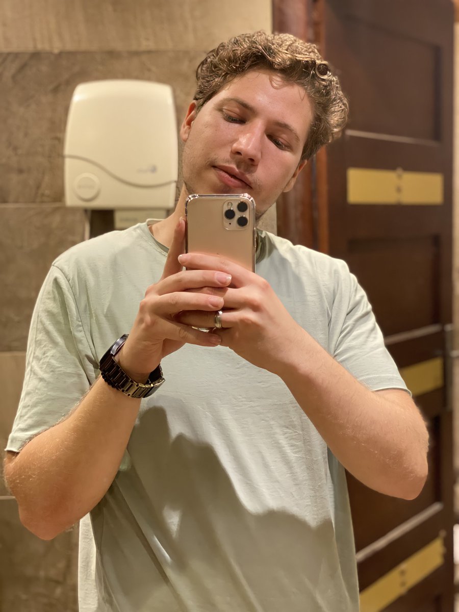 محدش عايز منا حاجه شقينا فبندلع نفسينا