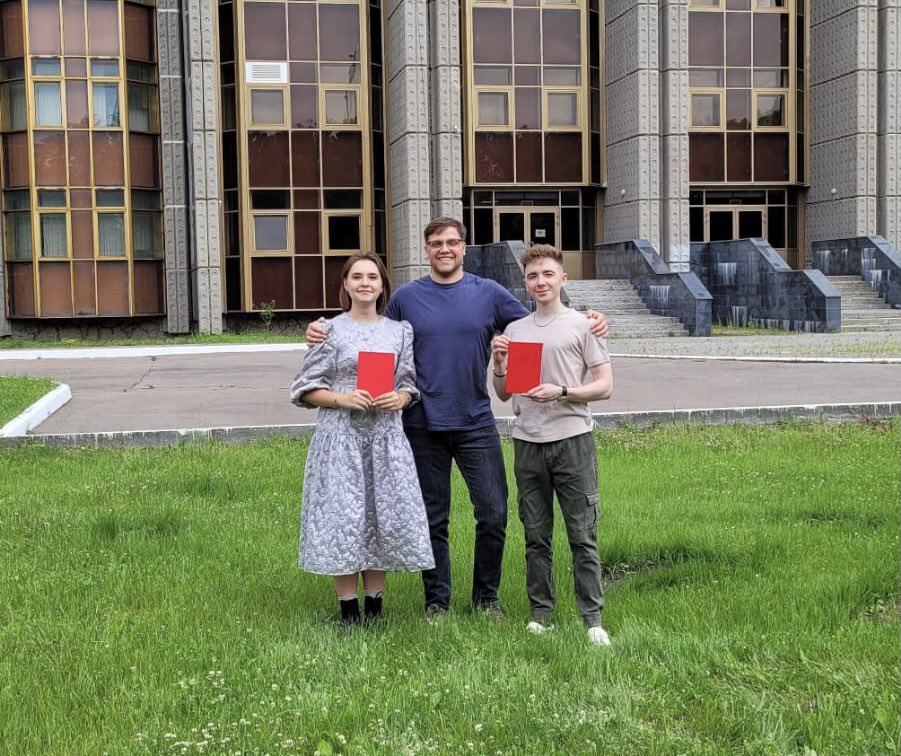 Proud of mу talented graduated students <a href="/GvaramiyaSofa/">Sofya Gvaramiya</a> and <a href="/paulmerkulov97/">Pavel Merkulov</a> ! Congratulations with brilliant master diploma defence! Looking forward working with you during your PhD!