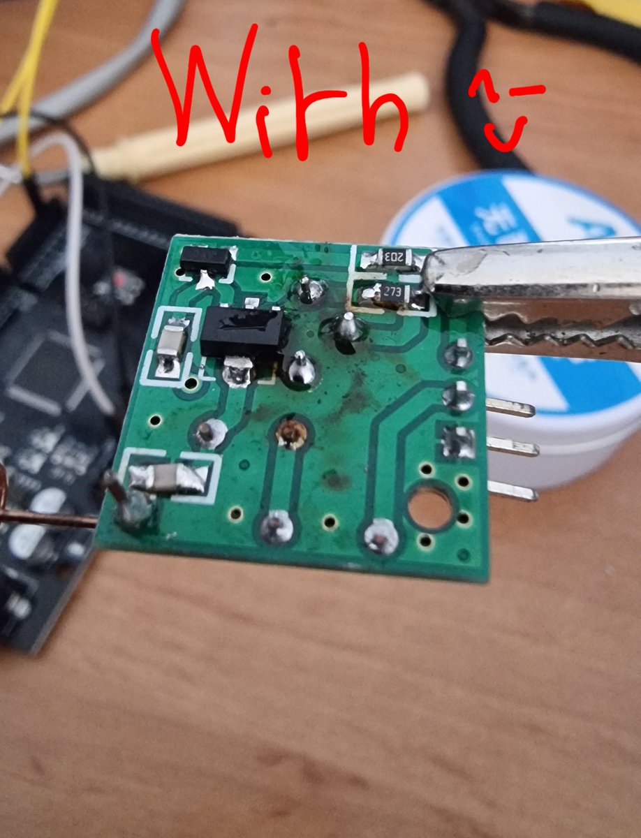 Pup_Hunterfurry's tweet photo. When you resolder or just solder a thing on a PCB, always use solder paste to have beautiful soldering and good contacts with the PCB and the element to solder 😉, here's an example
#HunterTips #HunterPupTips #ElectronicTips https://t.co/pKWPlFFUmn
