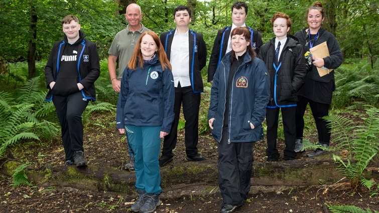 SouthLanCouncil's tweet photo. Four pupils from Holy Cross High School in Hamilton have become among the first in Scotland to get an award for taking part in a local Forest School project. To find out more about their project please go to the View
https://t.co/Q4uprS53L6 https://t.co/aWjtxBfhQW