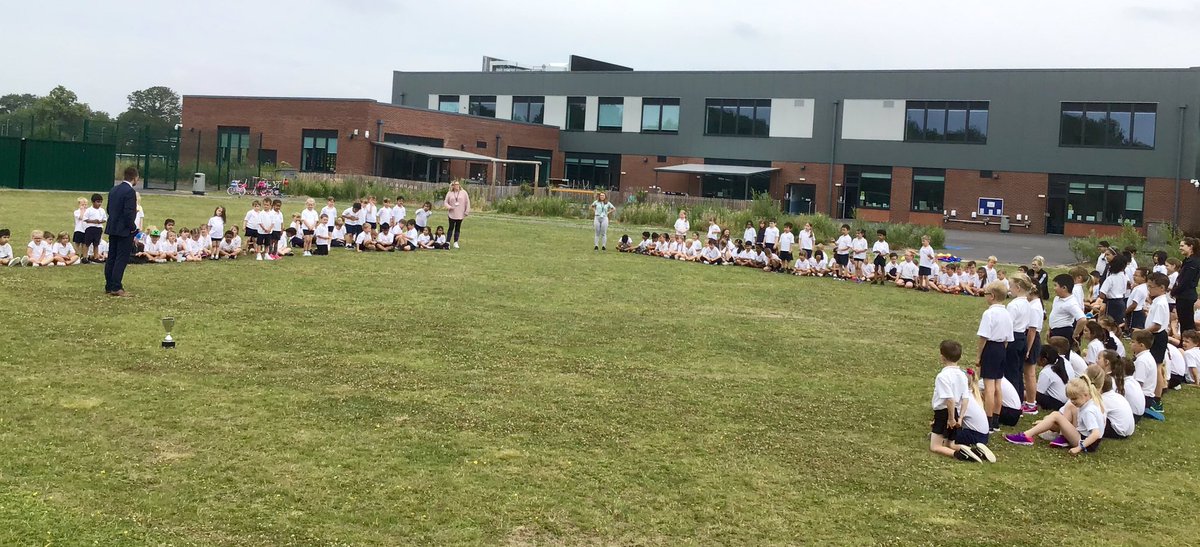 CHPScommons's tweet photo. 🏆RESULTS!🏆 The Altius House Captains were delighted to receive the House Cup this year for an incredible Sports Day performance (127 points). In joint second place we had Magnus and Fortius (104 points) and in third place we had Citius (92 points) #CHPSpe #CHPSPupilParliament https://t.co/aZpxl78mo9