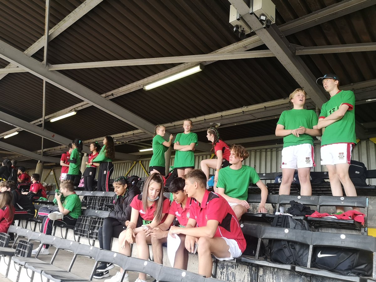 Year 9 and 10 now underway with brilliant atmosphere and Annie leading the way in the 100m with her PB of 13.9 Fantastic! 💪👌🎉