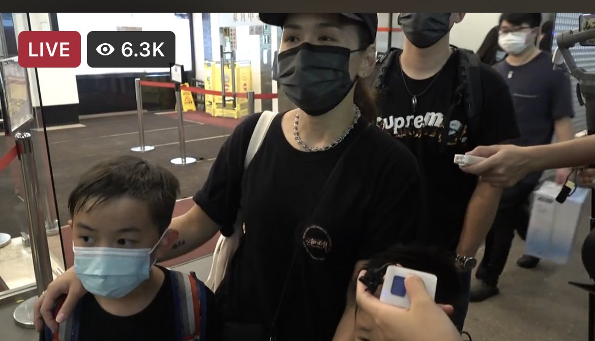 the852spirit's tweet photo. 2053: #now the mother of two said she has been stopped more than once. Police warn if they see her again, They will take actions because she and the children are there with “others for the same purpose” #702HK  #pressfreedom #HongKong #hknsl #StandWithHongKong #PoliceState #599G https://t.co/UTa5CCIFdq