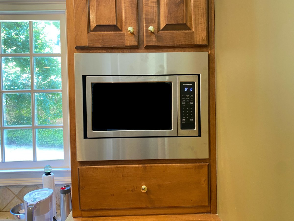 Custom trim kit for a KitchenAid microwave, model # KMCS1016GSS

trimkitsusa.com