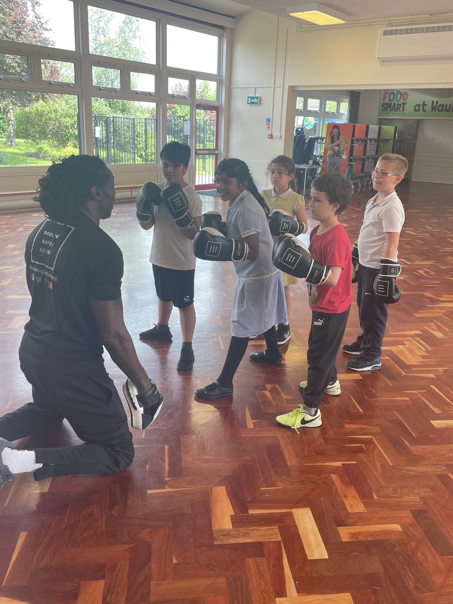 ⁦Year 4 children taking part in a <a href="/boxinsaveslives/">Boxing Saves Lives</a>⁩ class workshop this afternoon. #boxing #thinkingoutsidethebox #punching #fridayfun ⁦<a href="/ActiveLuton/">Active Luton</a>⁩ ⁦<a href="/YourSchoolGames/">School Games</a>⁩
