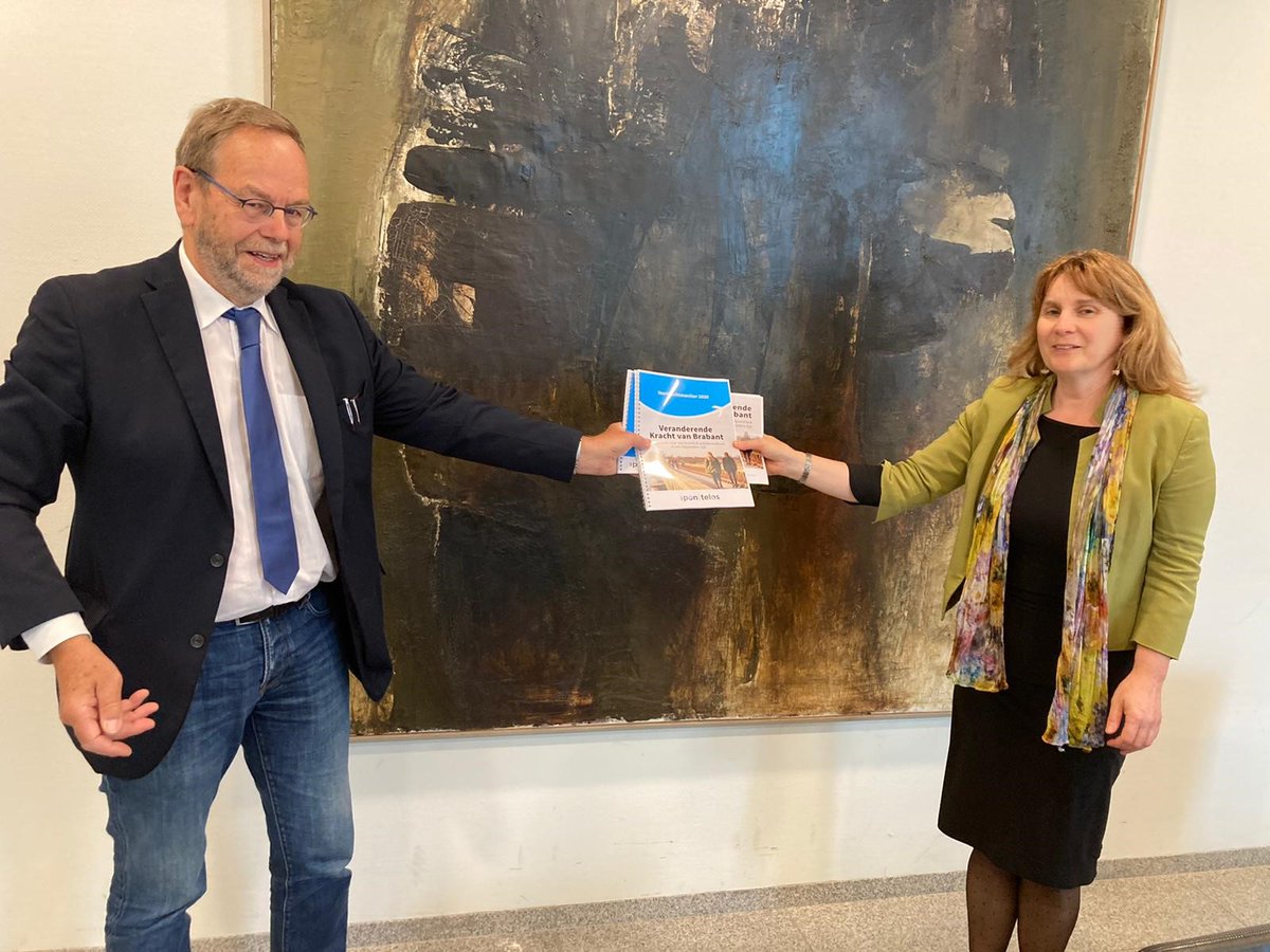WilvanPinxteren's tweet photo. Pon/Telos voerde voor 3e keer de Brabantse Veerkrachtmonitor uit. Deze toont hoe het staat met de redzaamheid en veerkracht van Brabanders. Dit keer ook specifiek over corona en veerkracht. Gister aangeboden aan @mariekemoorman, burgemeester Bernheze en voorzitter @VBGemeenten . https://t.co/fjMvW3p4Df