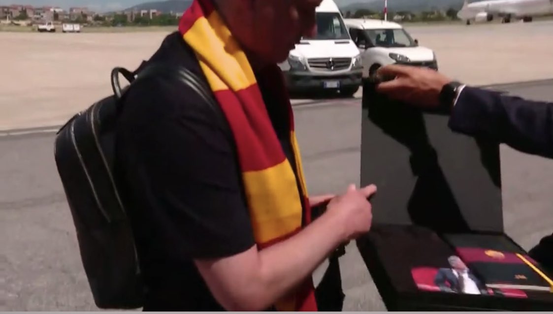 asromafans2017's tweet photo. المو وصل https://t.co/t8ZTaJ5ccO