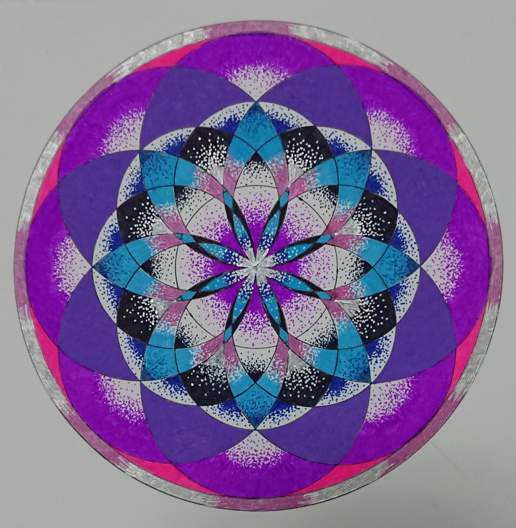 تويتر まる على تويتر コンパスとボールペンで描きました スミレの花をイメージしたのに朝顔っぽい 曼荼羅アート ボールペン画 点描 すみれ 朝顔 Art ゲルインキ T Co L5zvrg7xjx
