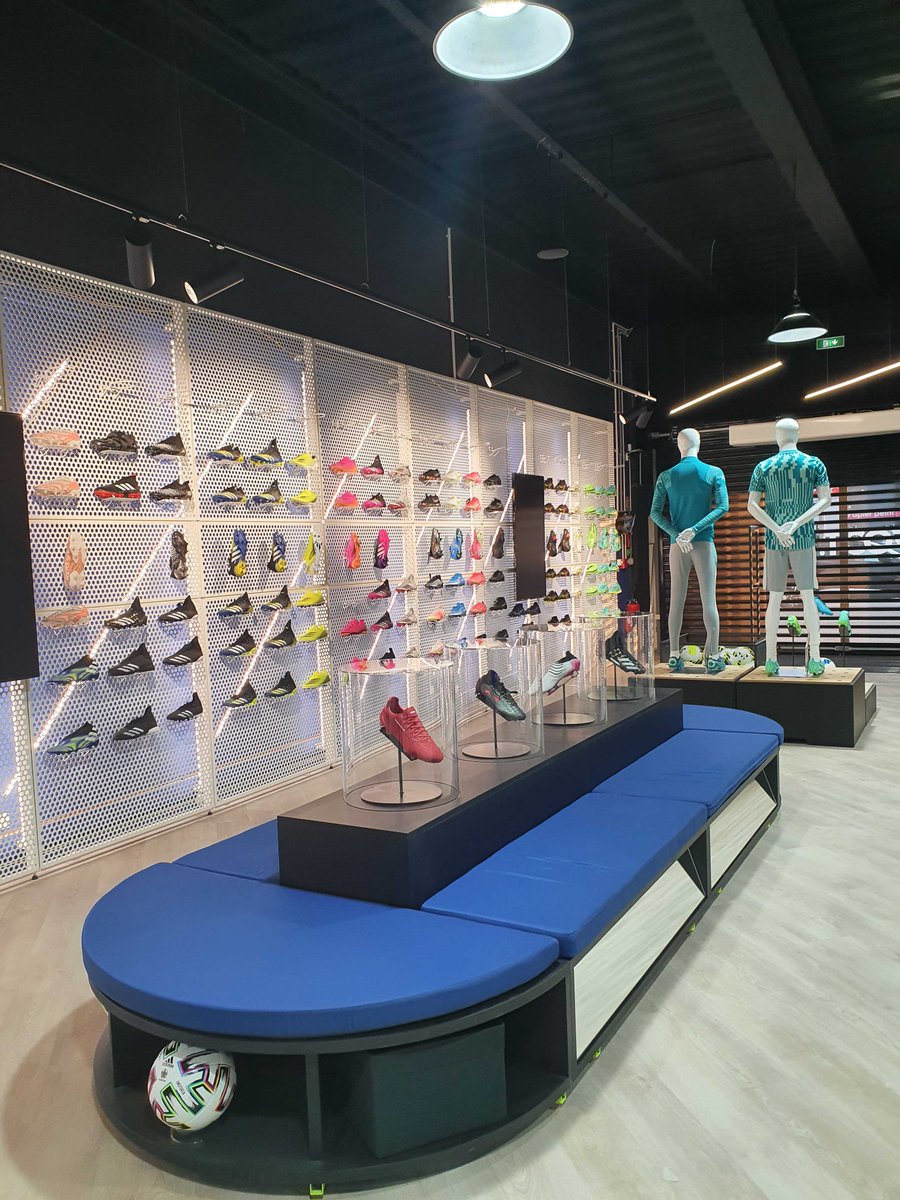 avenueduweb's tweet photo. Pour les fans et pratiquants de foot du sud de la France, après Marseille, https://t.co/cqvT3xL6DI (@Boutiquefootfr) a ouvert ce matin sa 2è boutique à Avignon, le plus grand shop de France (+ de 500m²) dédié au football. https://t.co/Tug93d1R5L #avignon #vaucluse #football https://t.co/BJjYvRMXTF