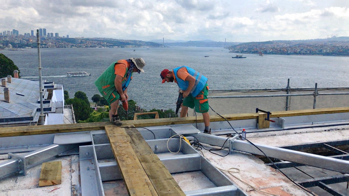 mehmetasmaz's tweet photo. Topkapi Palace Museum; An Ottoman Palace, the treasure of our civilization on the historical peninsula, with one of the most beautiful views that make up the silhouette of Istanbul. Roof structure reconstruction started. #Topkapipalace #Topkapimuseum #millisaraylar #Istanbul https://t.co/UpZRHqA9Pr