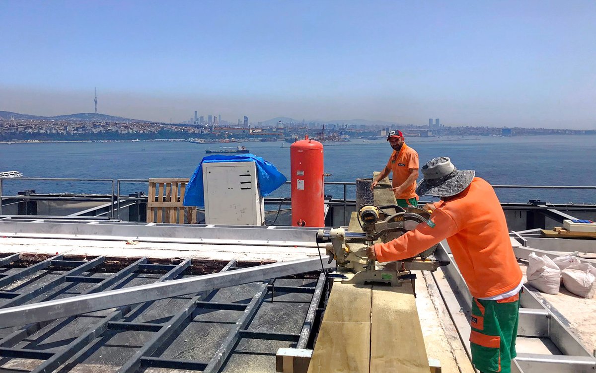 mehmetasmaz's tweet photo. Topkapi Palace Museum; An Ottoman Palace, the treasure of our civilization on the historical peninsula, with one of the most beautiful views that make up the silhouette of Istanbul. Roof structure reconstruction started. #Topkapipalace #Topkapimuseum #millisaraylar #Istanbul https://t.co/UpZRHqA9Pr