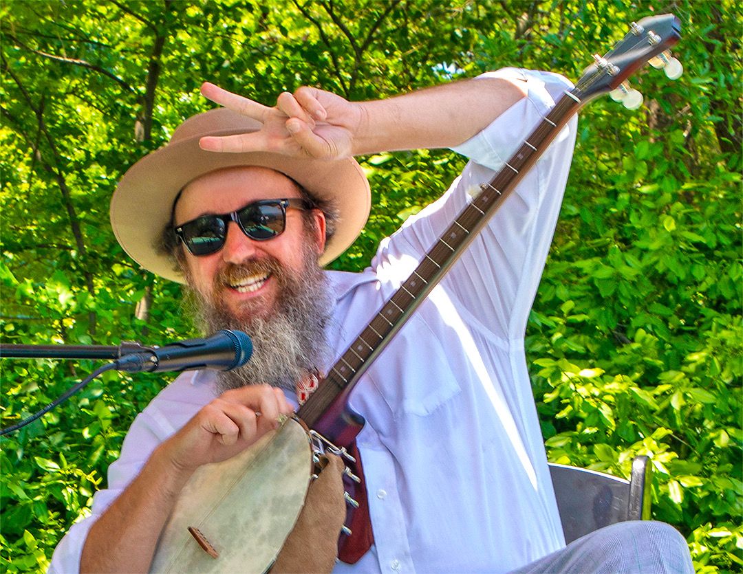 SeeRockCity's tweet photo. We are celebrating the upcoming holiday weekend for the next 10 days! Today thru July 11th we’ll have live musicians and Birds of Prey Shows daily! #bestweekever #SummerMusicWeekends #summertime #July4th https://t.co/5986aOTxKl