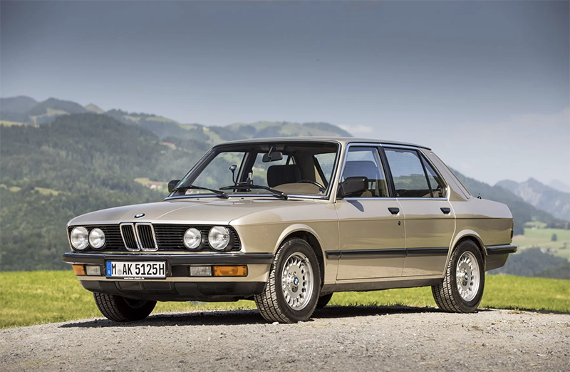 YesAutoDE's tweet photo. Mit dem 525e zog BMW der E28-Baureihe vor 38 Jahren den Sparstrumpf an. Erfolgreich war es allemal und der prächtige Reihensechszylinder macht auch heute noch einen Heidenspaß.
https://t.co/yoKfVpKNri
#bmw #525e #efficientdynamics #eta #5er #autonews #yesauto https://t.co/o02SaPS0me