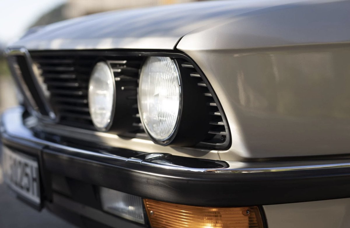 YesAutoDE's tweet photo. Mit dem 525e zog BMW der E28-Baureihe vor 38 Jahren den Sparstrumpf an. Erfolgreich war es allemal und der prächtige Reihensechszylinder macht auch heute noch einen Heidenspaß.
https://t.co/yoKfVpKNri
#bmw #525e #efficientdynamics #eta #5er #autonews #yesauto https://t.co/o02SaPS0me