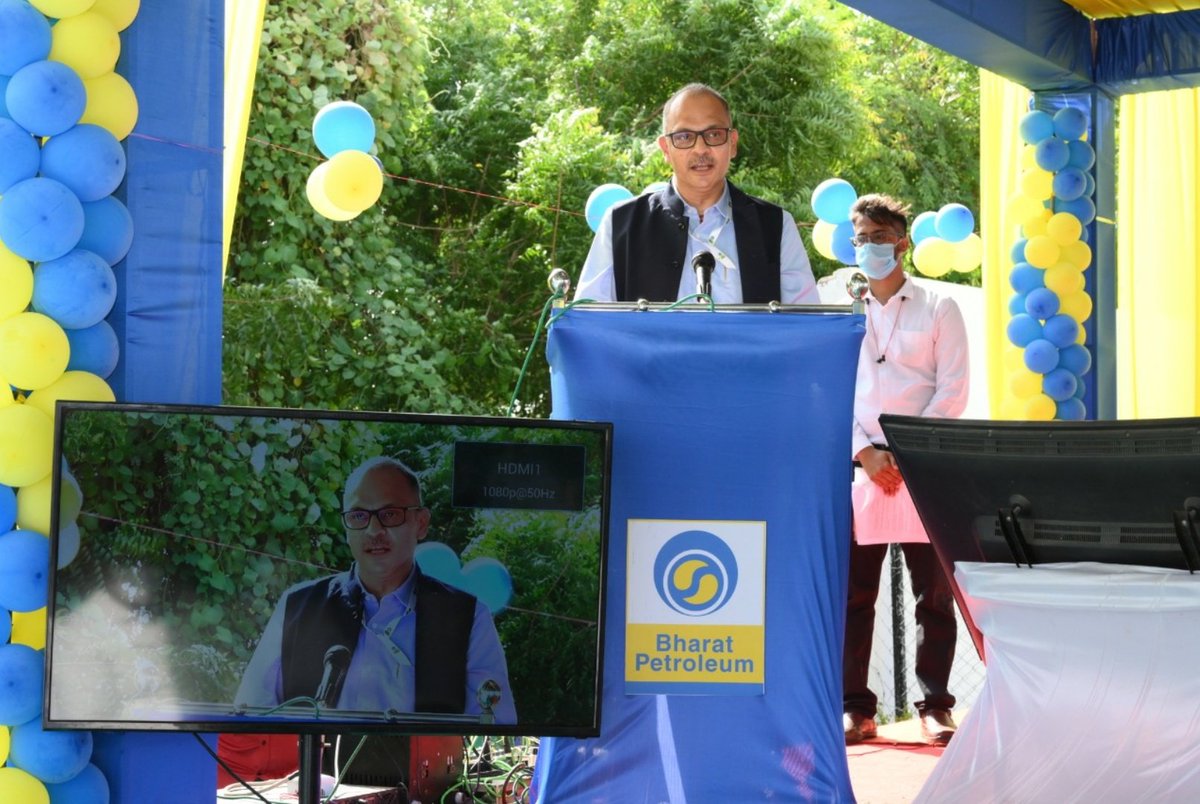 75th Year of Independence was celebrated by BPCL @M/s Sanjari Petroleum which offers a 360 degree services to the customer: CNG, Petrol, Diesel, MAK Lubricants, MAK AdBlue, Electronic billing, fully automated, NFC, UPI, FINO Banking, QOC and PUC facilities. #Energising_lives ✨