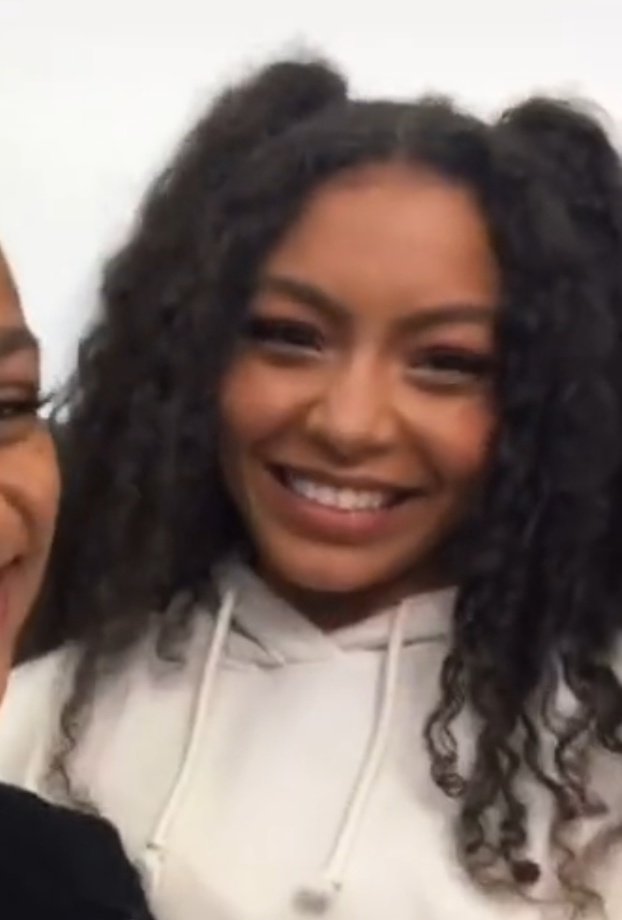 anygreater's tweet photo. o sorriso por favorr, ela é tão preciosa, te amo tanto any gabrielly https://t.co/lbLvSTZsWd