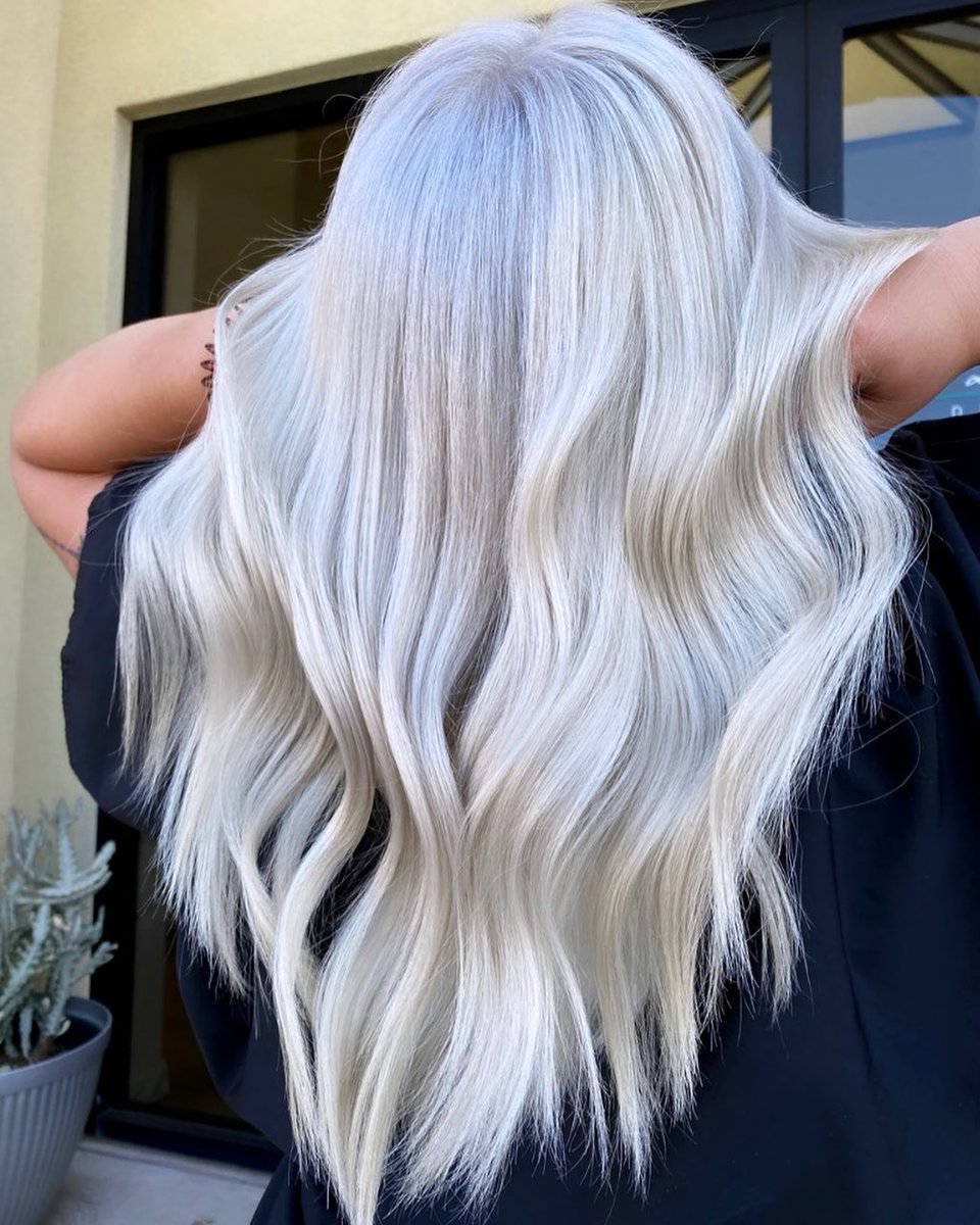 WellaEducation's tweet photo. The platinum blonde of our dreams.✨ Check out how @bersbottledbeauty created this icy look.
#PROformula:
A. Lift: #Blondorplex + 20 vol
B. Tone: #Illumina color 10/81
#wellahair #wellalife #wellaeducation #stylistspotlight @wellahairusa https://t.co/nOseuTcMry
