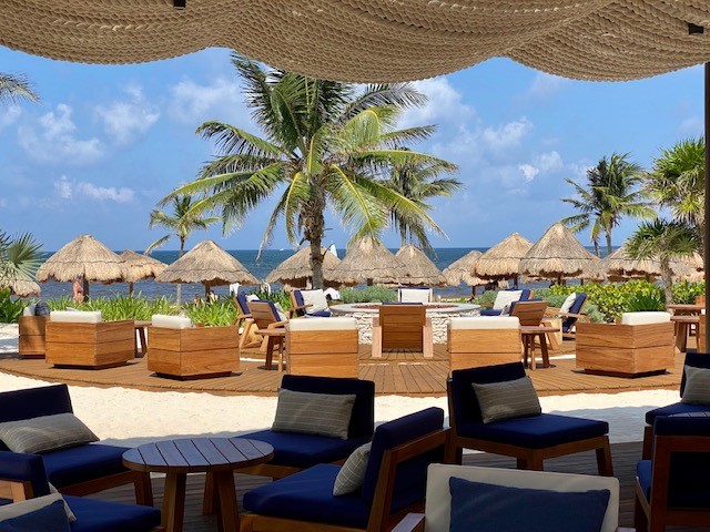 SecretsResorts's tweet photo. Preferred Club guests receive the ultimate beach setting at the new Preferred Beach Club at #SecretsMaroma. Unwind on a white sand beach and enjoy breathtaking views of the Caribbean, savor fine culinary snacks and experience some amazing sunsets by the ocean front fire pit. https://t.co/M9oitZh6U1