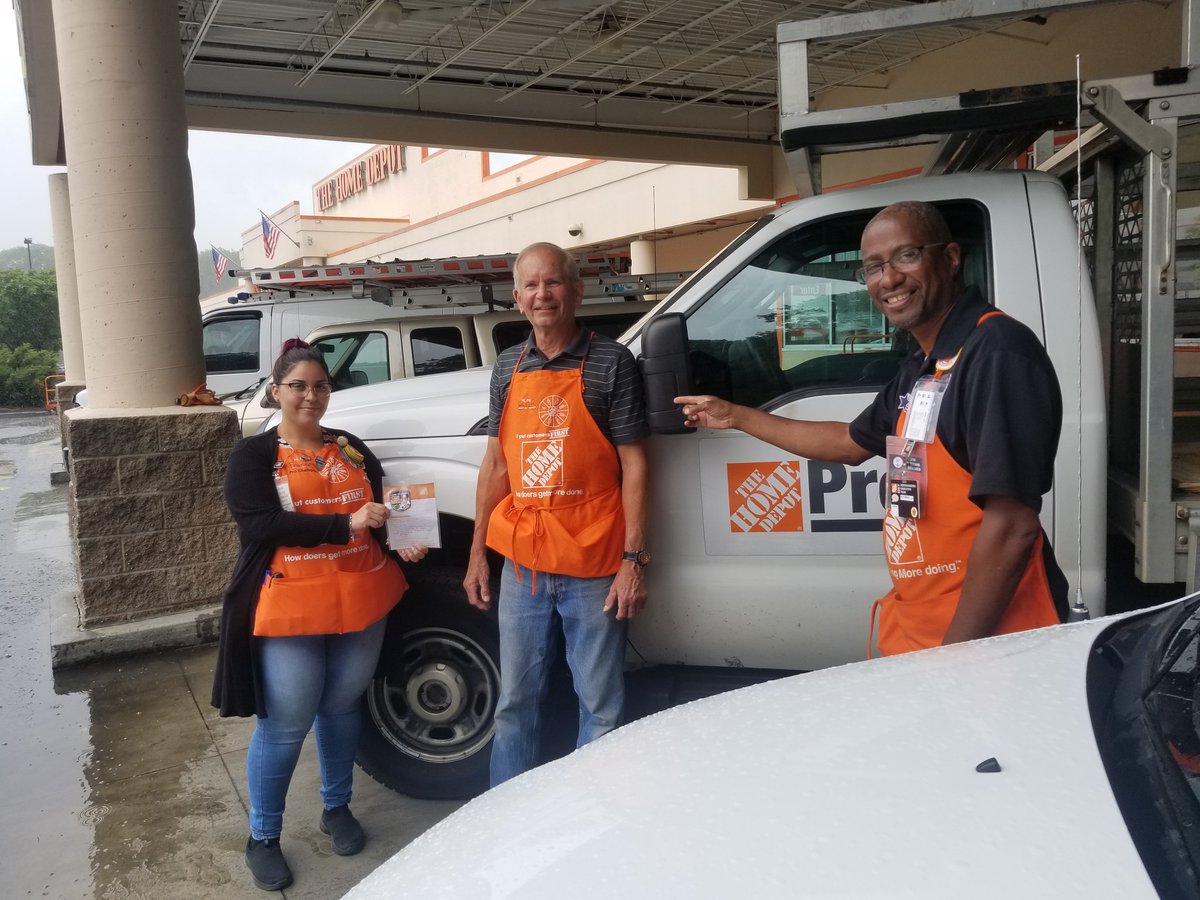 kj_kimba's tweet photo. Recognizing bob pro driver for amazing customer service and saving a sale customer was going to cancel the order due to delivery error but bob was able to save the sale and keep the customer happy! @scottgseam @JasonArigoni @hmalak @AcevedoRosemary @DannyRRomero1 https://t.co/oKG30YWQWJ