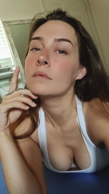 Going live for a workout. Come watch the sweat drip down my perfect body as you fantasize about licking<a href="/tag/cassass"class="tags"><span>#cassass</span></a>