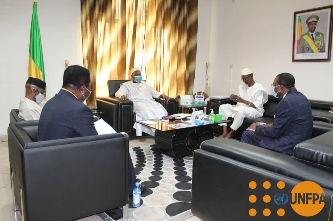 unfpa_mali's tweet image. Audience du Rep de @Unfpamali  @eugene_kongnyuy avec #Mali Ministre en charge de la Population Bréhima KAMENA. Échanges sur le progrm de coopération CPD8 2020-2024 et le déroulement du #RGPH5 avec l&apos;appui technique et financier de @Unfpamali