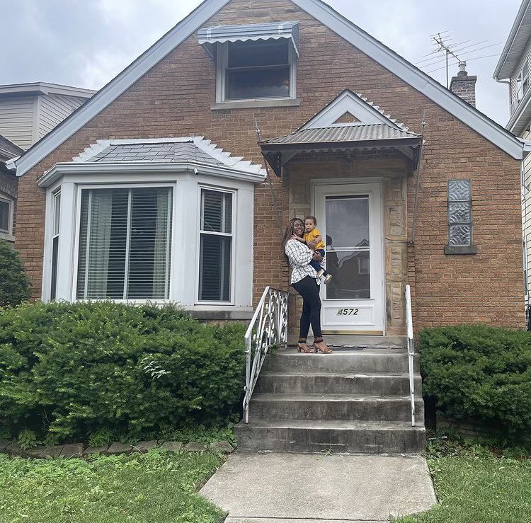 NACA_Official's tweet photo. Friday shoutout in Chicago! Congratulations to Nakita for purchasing her NACA home🏠 #ThisCouldBeYou #theNACAway #NACApurchase #HomeSweetHome #1stTimeHomeBuyer #NoDownPayment #NoClosingCosts #NoFees #BelowMarketFixedRate https://t.co/QAiqzkXMWr