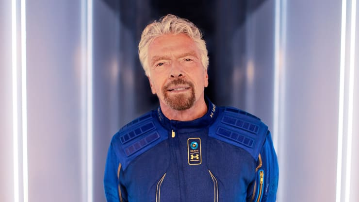 JohnPompliano's tweet photo. 1966: Richard Branson dropped out of school when he was only 16 years old after struggling with dyslexia.

2021: Richard Branson is sending himself to space on a Virgin Galactic flight, a company he founded.

When you are determined, nothing can stop you! https://t.co/FTOMvlGTtL