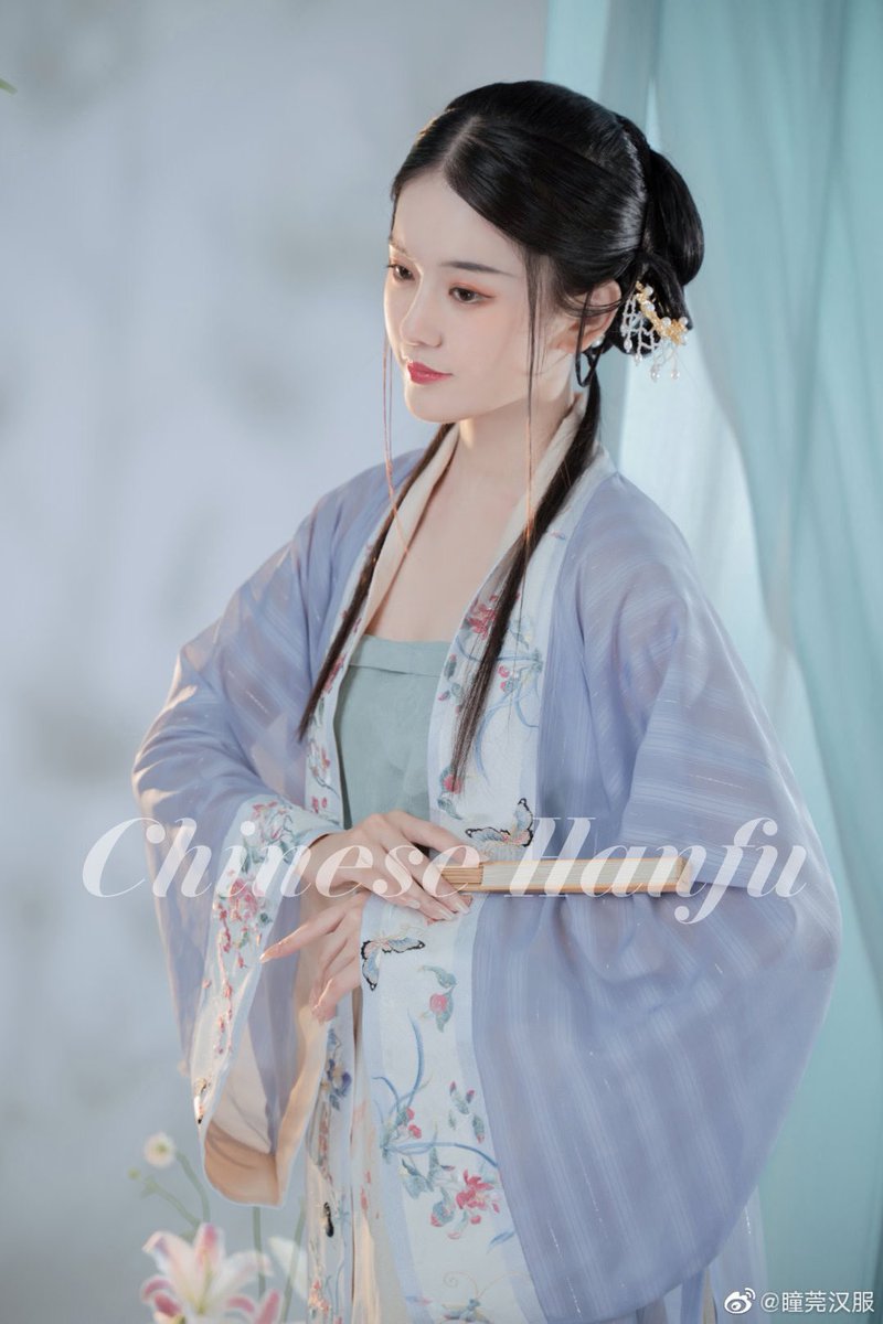 HanfuUk's tweet photo. 𝚂𝚘𝚗𝚐 𝚂𝚝𝚢𝚕𝚎 𝙷𝚊𝚗𝚏𝚞（宋）

by 瞳莞
———
#漢服 #宋制 #汉服 #Hanfu https://t.co/paMmvLkJDS