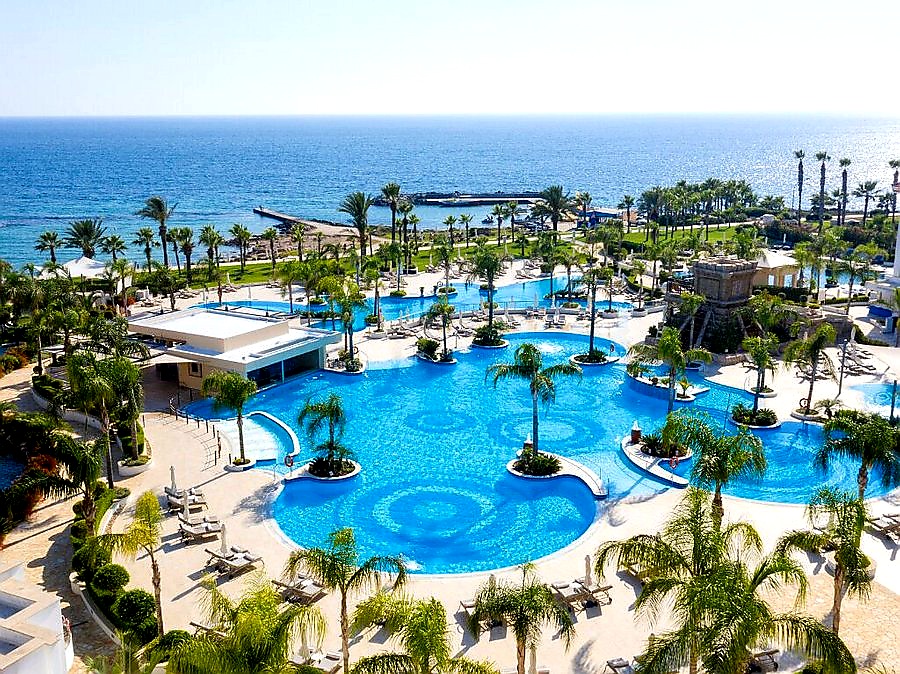 I cannot think of too many places better than the Olympic Lagoon Resort in Paphos for one to get away from the heatwave ✅🌞 #hotelparadise #allinclusive #familytravel #kanikahotels #uk #Cyprus