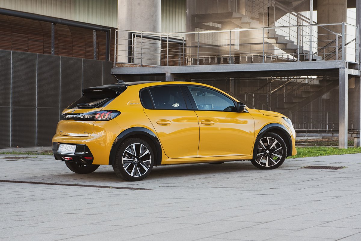 RoyMcCarthy's tweet image. To mark the end of a busy week, here's my current dream three-car @classicretromod garage. The DS is my all-time favourite classic, the 245 was already retro when it was launched and the little Peugeot is one of the few modern cars I could see myself owning.

What are you having?