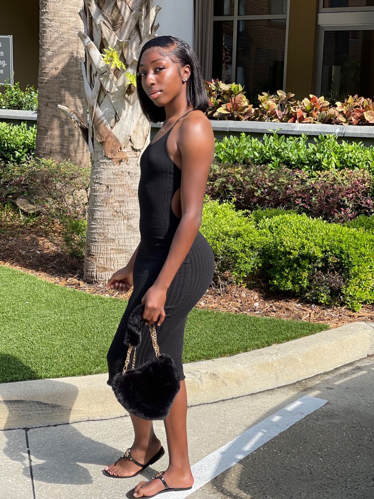 Mirea2x's tweet photo. #WhosWhoOfASU 

Heyyy it���s Mirea💓
•Majoring in business management 🗄
•Orlando, Florida 🍅
•Alabama State University 🐝🖤💛#asu25 #myasu25 #alabamastateuniversity #bamastate https://t.co/nZVQ3Y9Npm