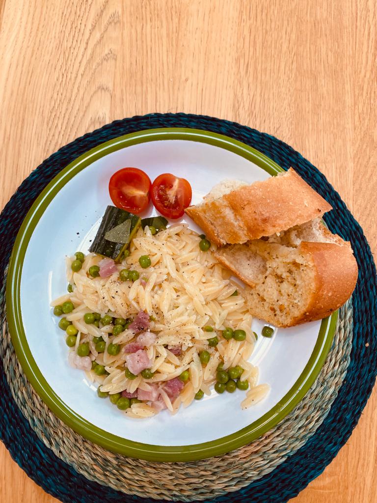 ninefootsix's tweet photo. Big shout out to my 8 yo who watched @Nigella_Lawson on Iplayer last night and tonight he cooked us all Pea and Pancetta Rissotto! #winning #delicous #couldgetusedtothis https://t.co/xaVW0qa2tU