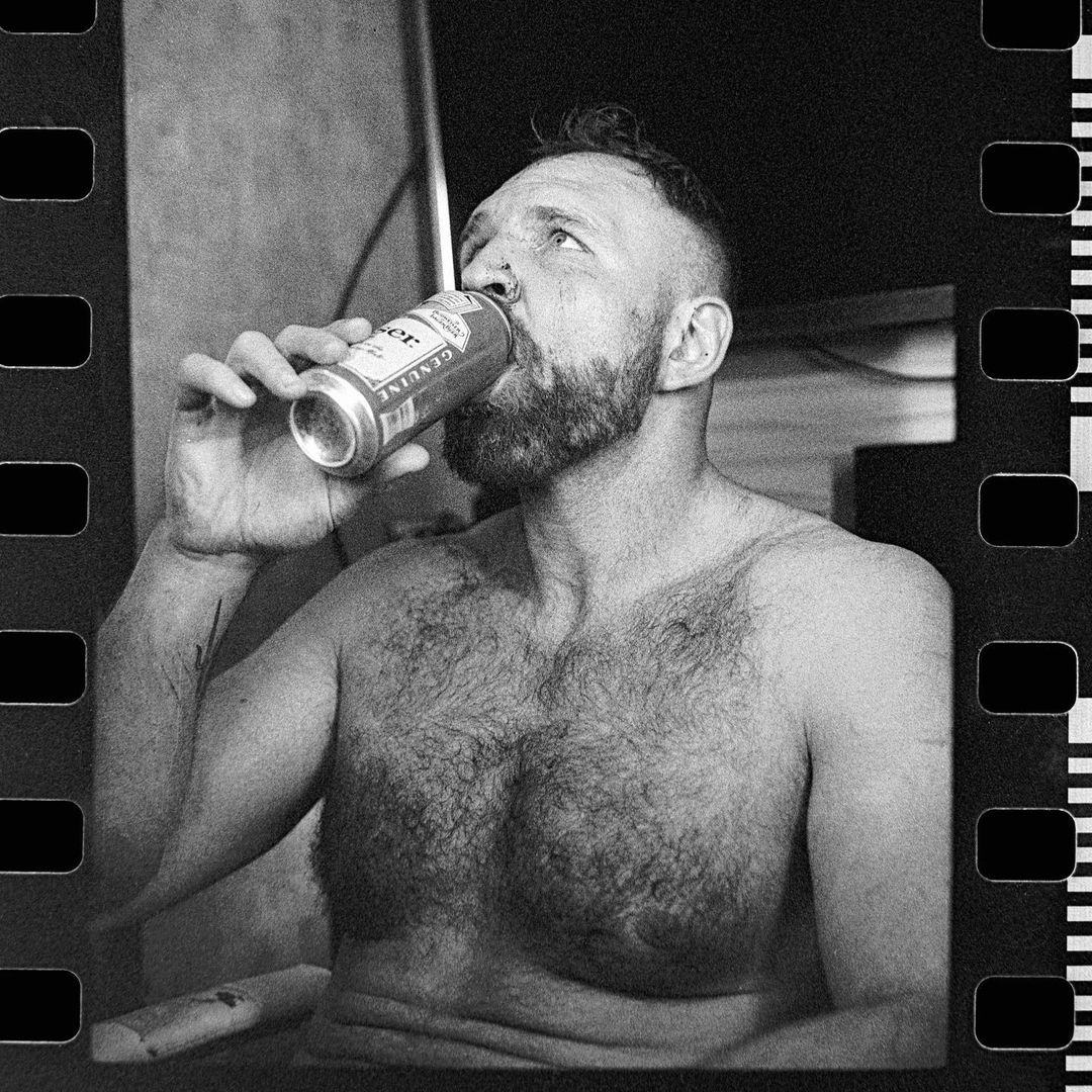 99% of people won't retweet this because they aren't worthy of having such a wholesome family man on their timelines 😈💀 #JonMoxley